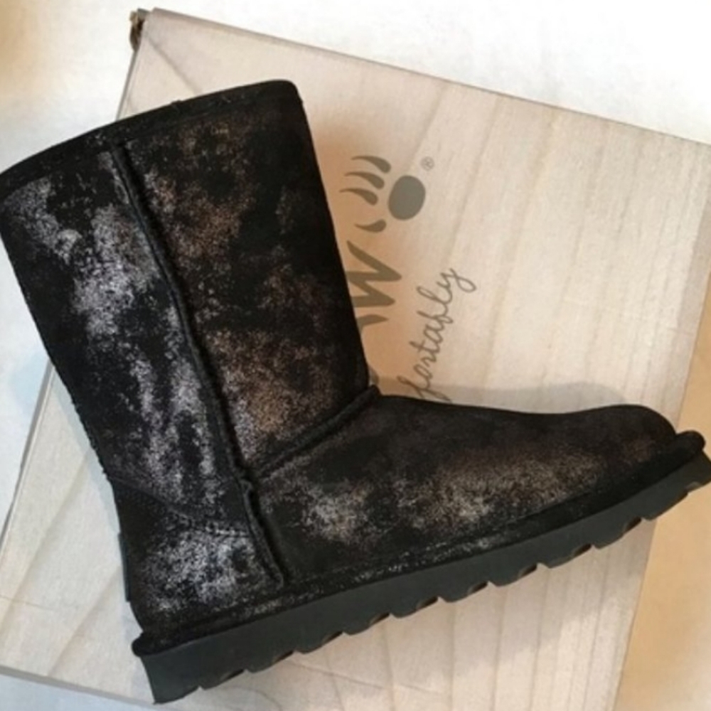 🐻‍❄BEARPAW🐻‍❄ ELLE SHEARLING GUNMETAL SHIMMER SHORT BOOTS Size 6